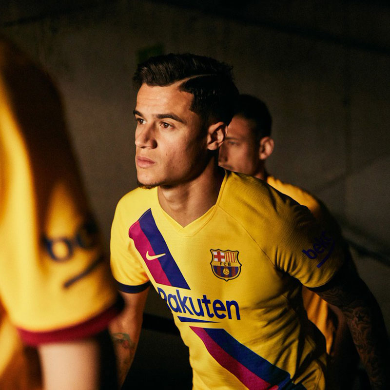 バルセロナ、「ラ・マシア40周年記念」の2019-20アウェイユニフォームを発表！｜写真7