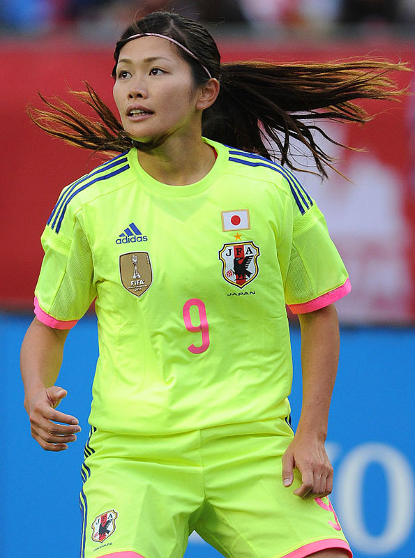 日本代表の歴代ユニフォームを見る！2014年「円陣モデル」｜写真13