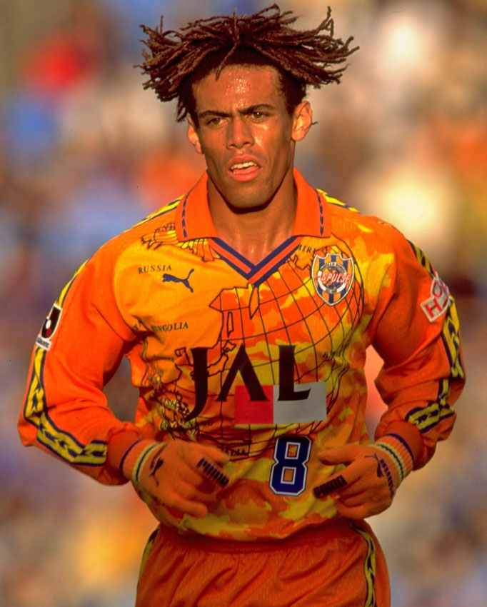 中東だけじゃない！「胸ロゴが航空会社」のユニフォーム8選｜写真8