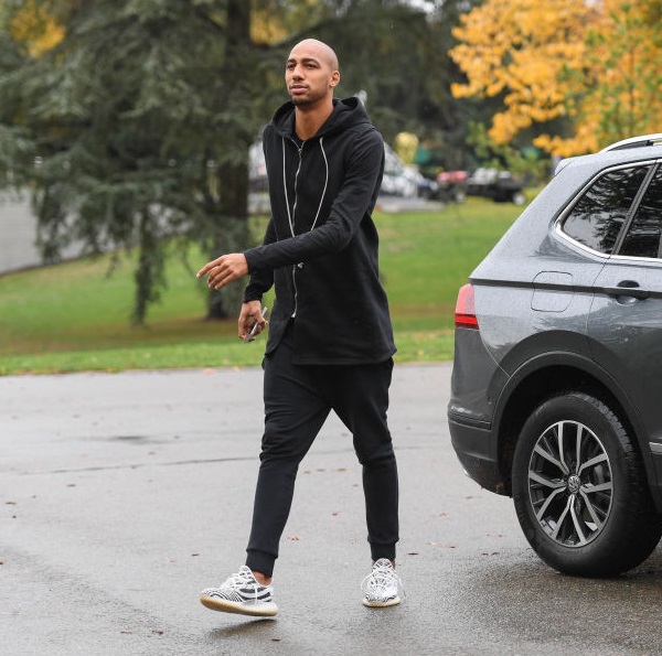 エムバペは赤！フランス代表、「冬の私服ファッション」はこんな感じ｜写真15