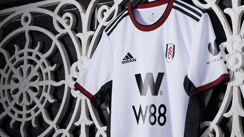 独断と偏見で選ぶ！プレミアリーグ22-23、最高にかっこいい「ホームユニフォーム」8選｜写真12