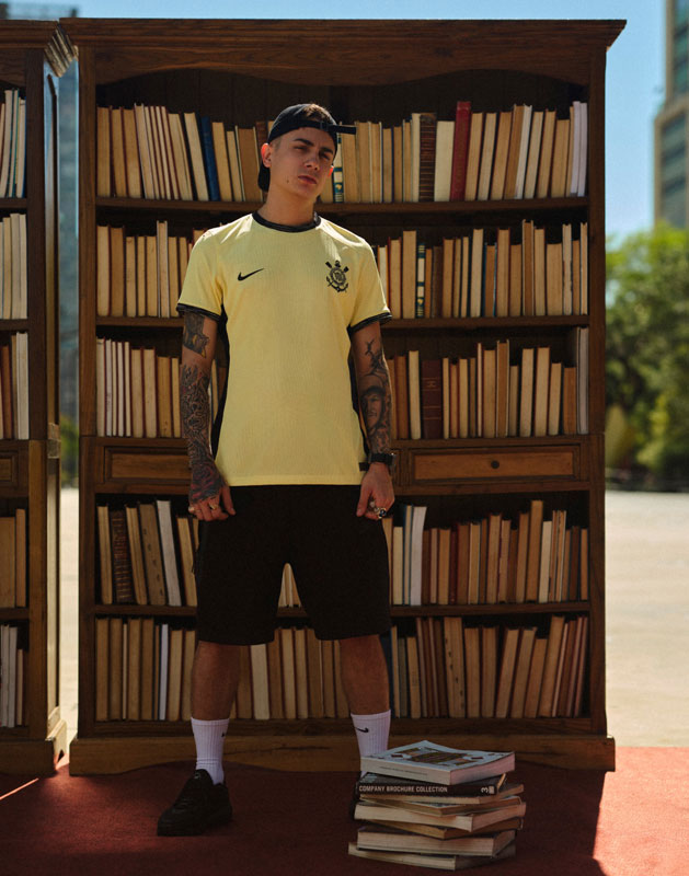 名門コリンチャンス、伝説選手ソクラテスを讃える最新ユニが登場　黄色に込めた「深い理由」とは｜写真5