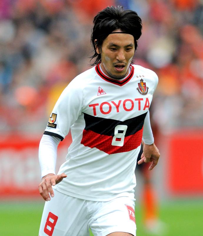 “快調”名古屋グランパス！これぞ誇るべき「歴代最高のユニ」10着｜写真6