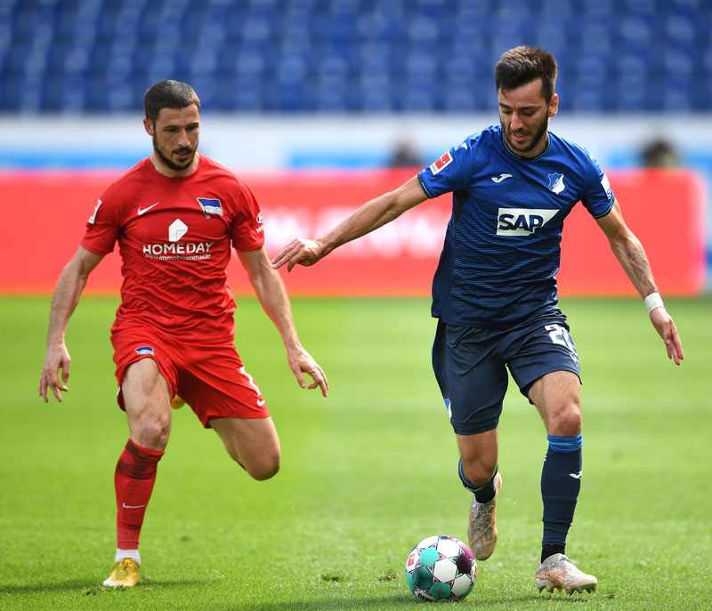 ホッフェンハイム、2021-22新ユニフォーム発表！独特のストライプが登場｜写真6