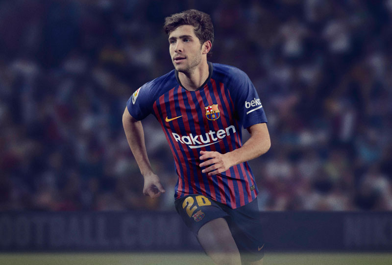 バルセロナ、2018-19新ユニフォームを発表！ストライプは「10地区」を表現｜写真6