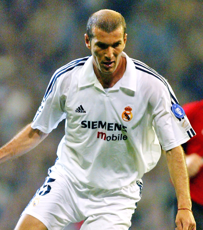 レアル・マドリー、最高にかっこいい「襟付きユニフォーム」8選｜写真4