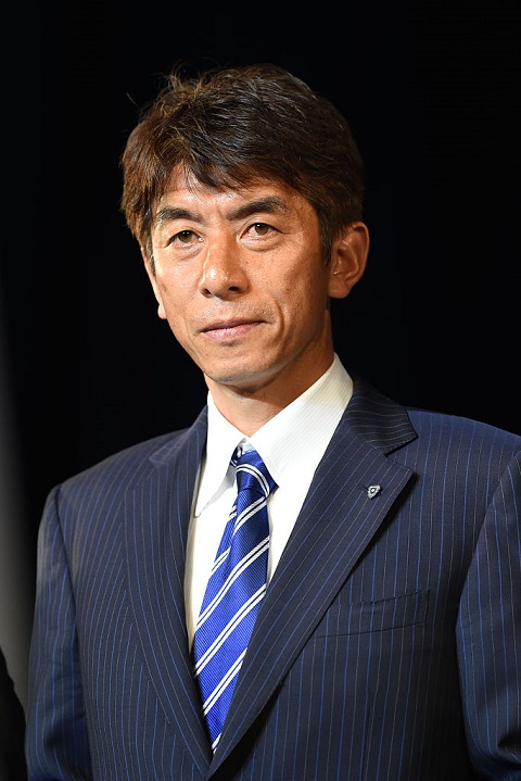 スーツ姿が似合う！J1＆J2のイケメン監督たち｜写真9