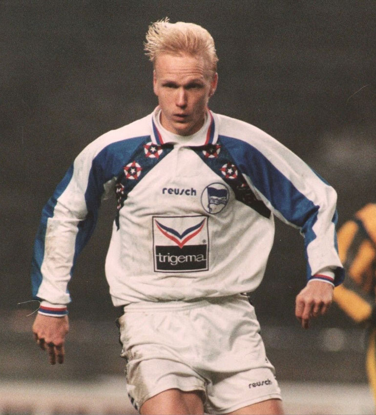 思わず絶句！ブンデスリーガ、90年代「ちょっと酷かったユニフォーム」10選｜写真6