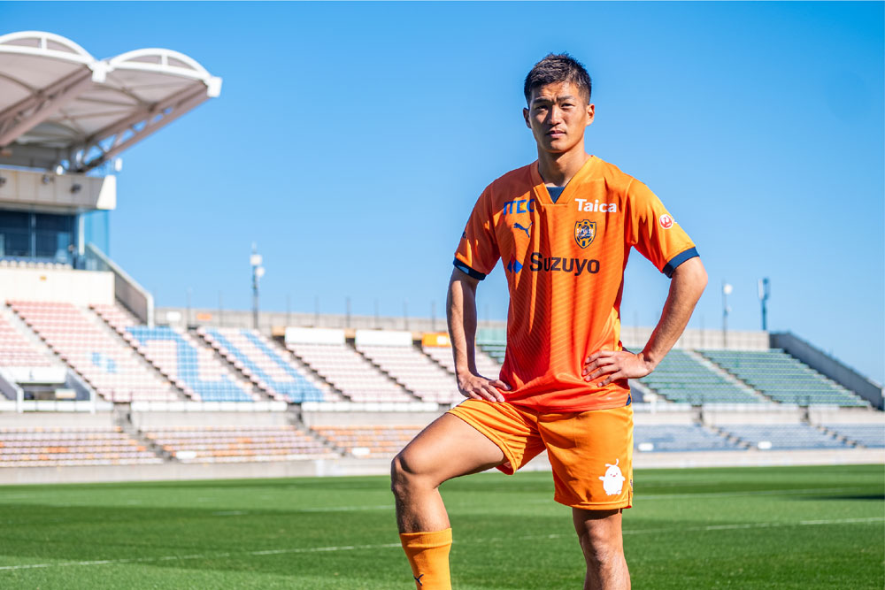 未知なる存在？清水エスパルス、今季ユニフォームのパンツに「謎のキャラ」が現れる｜写真4