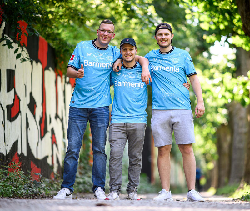 好調レヴァークーゼン、美ブルーの新サードユニ登場！「3本の川」で地域をデザイン｜写真5