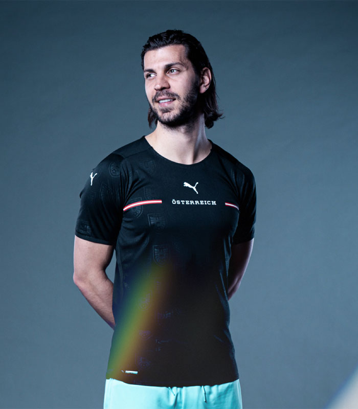 「胸にエンブレムなし」オーストリア代表、EURO2020新ユニフォームを発表！｜写真4