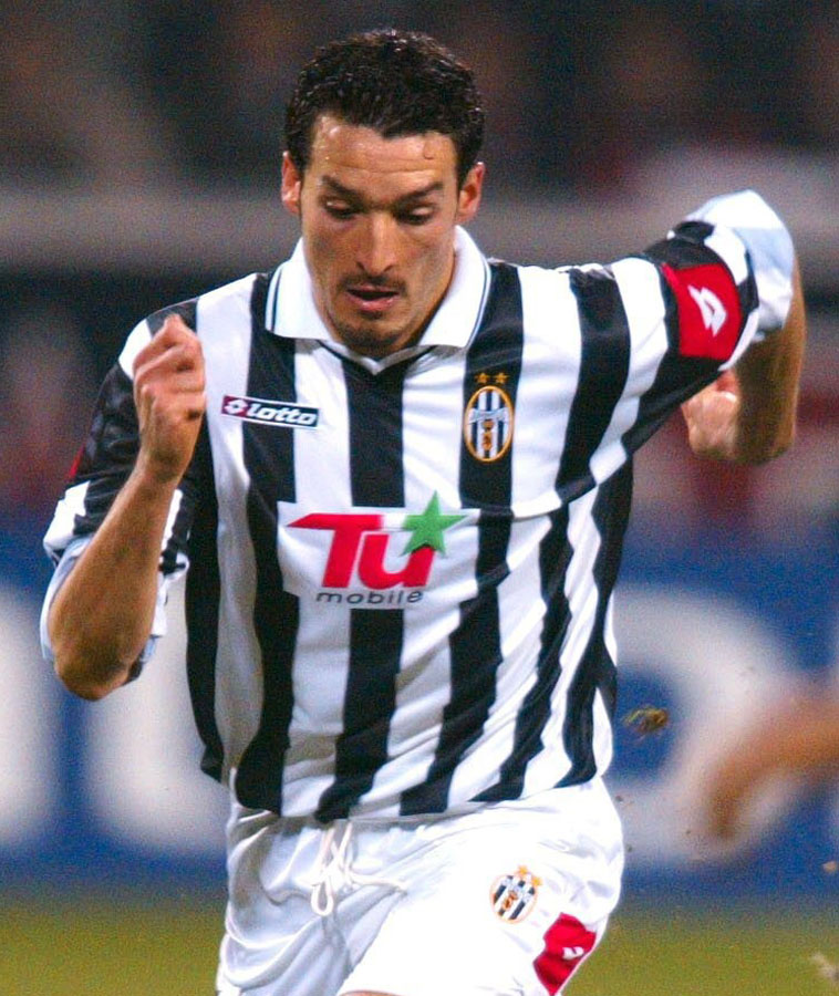 日本と欧州！胸ロゴに「モバイル」を付けた8つのチーム｜写真5