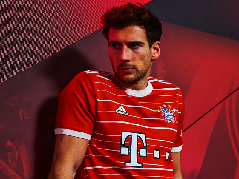バイエルン、2022-23新ユニフォームを発表！「赤白ボーダー」復活｜写真6