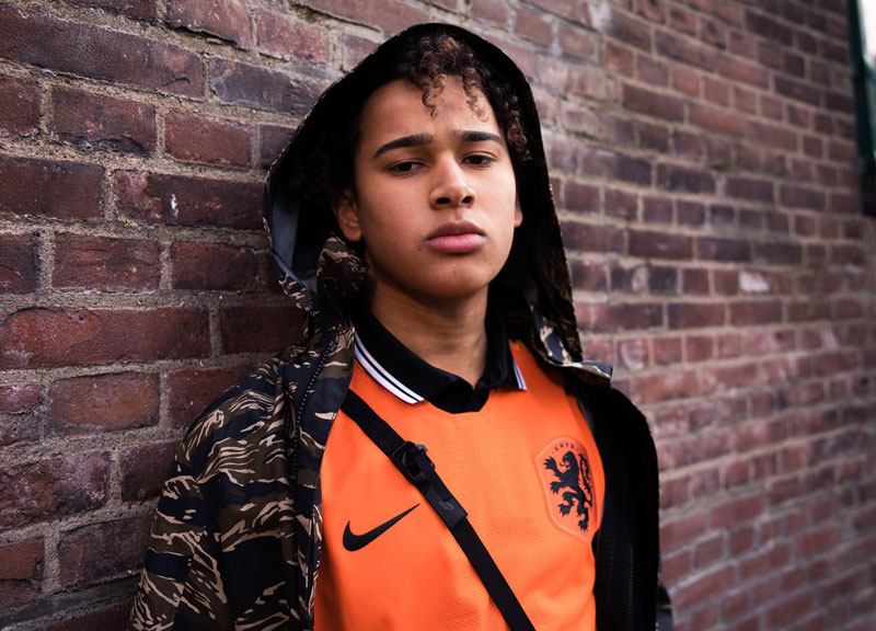 オランダ代表、2018新ユニフォームを発表！“黒いライオン”が帰ってきた｜写真6