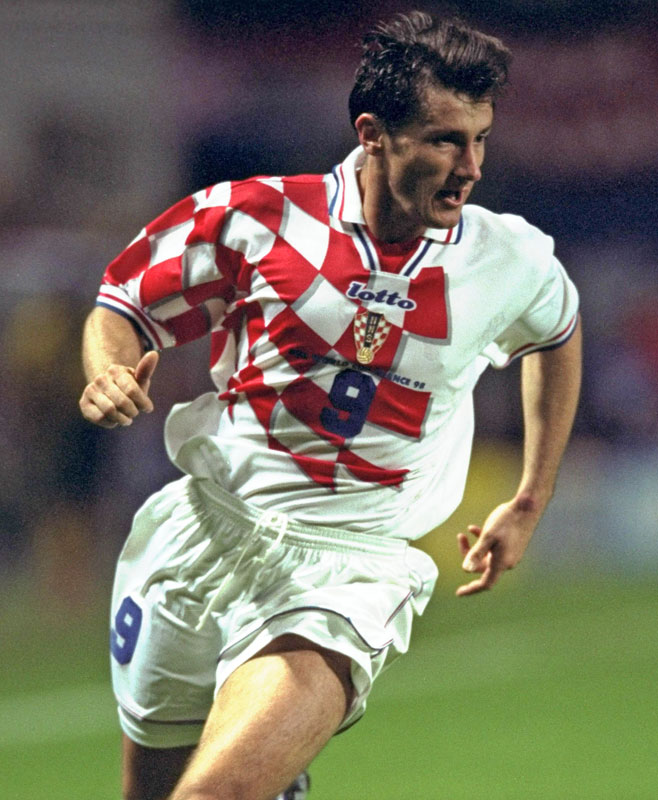 これ絶対集めたい！代表チーム「デザイン攻めてる」ユニフォーム10選｜写真3