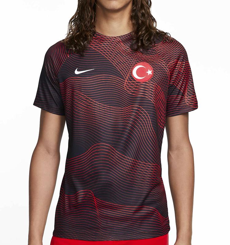 芸術的！カタールW杯「NIKE新作プレマッチトップ」11選｜写真19