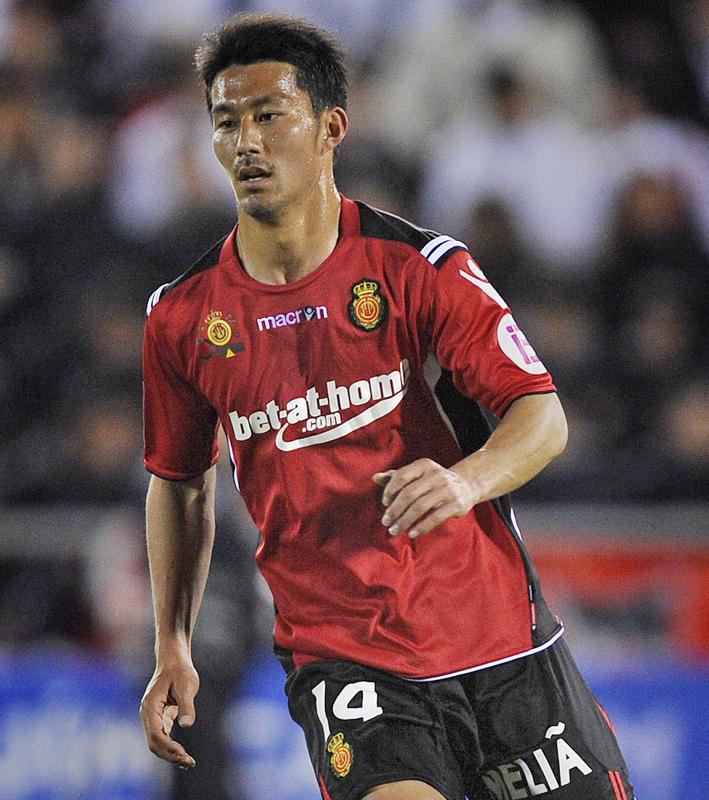 サッカー界から消滅の危機？「ギャンブル系」の最強ユニフォーム10｜写真3