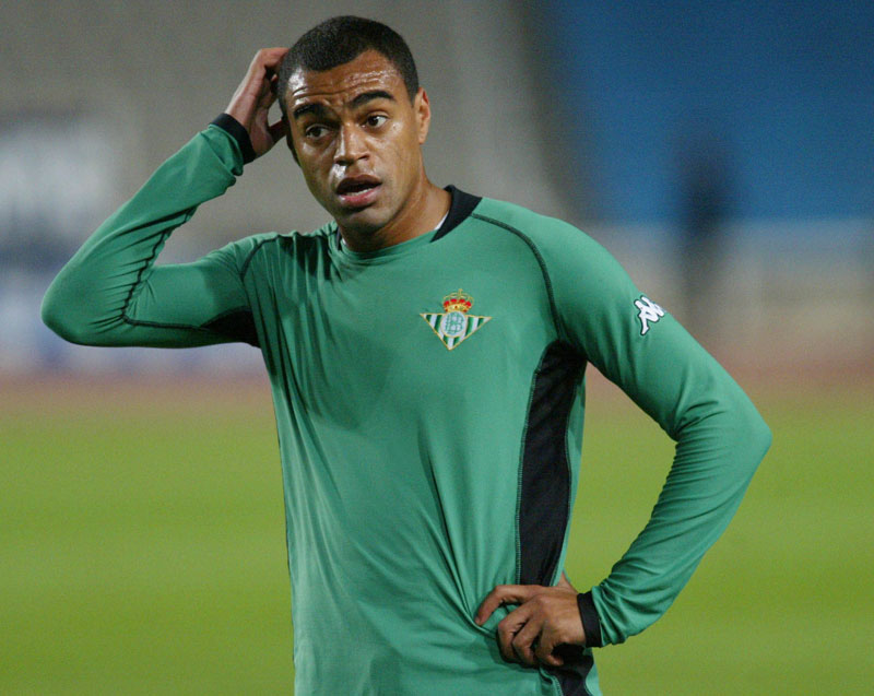 乾貴士の新たなクラブ、ベティスの「20年間分のユニフォーム」をまとめて見る｜写真4