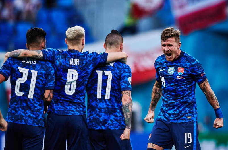 EURO2020！専門サイトが選ぶ「今大会最高のユニフォームTOP10」｜写真10