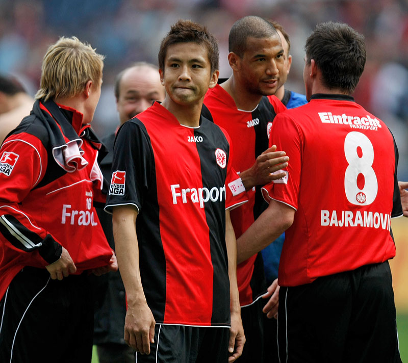 また見たい！長谷部のフランクフルト、カッコいい「赤黒ユニフォーム」6選｜写真7