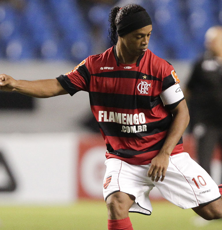 逮捕のロナウジーニョ、選手時代を「かっこいいユニフォーム姿」で振り返る｜写真4