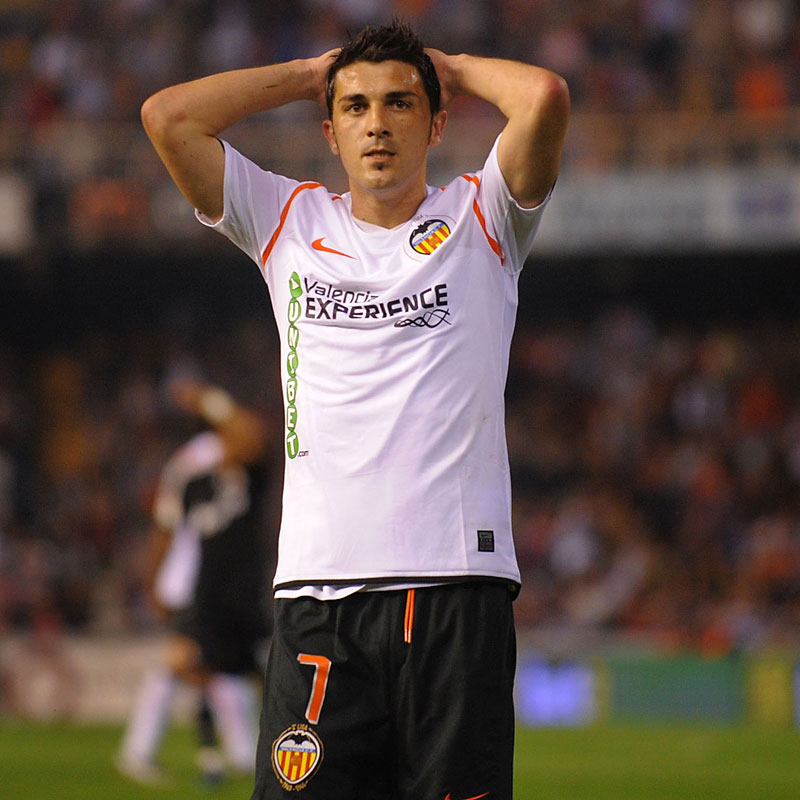 神戸移籍のダビド・ビジャ、「177ゴールを決めた名門時代」のユニフォーム｜写真5