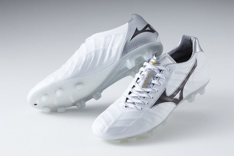 MIZUNOのスパイク、本田着用モデルはやっぱり特別仕様！その理由が胸アツ｜写真10