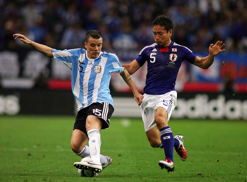 日本代表がメッシに勝った！「2010年のアルゼンチン代表伝説スタメン」がこれ｜写真7