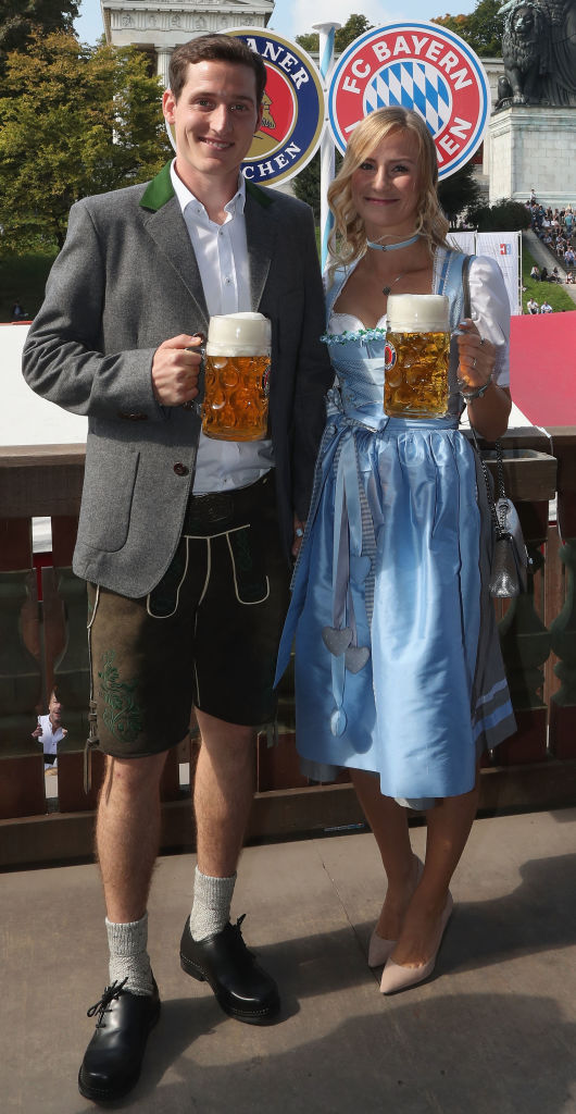 恒例オクトーバーフェスト！バイエルン選手と妻らの装いをチェック｜写真5