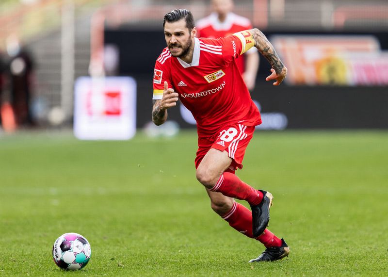 今季の5大リーグ「ディフェンダーのアシストキング」TOP5｜写真2