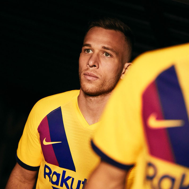 バルセロナ、「ラ・マシア40周年記念」の2019-20アウェイユニフォームを発表！｜写真6