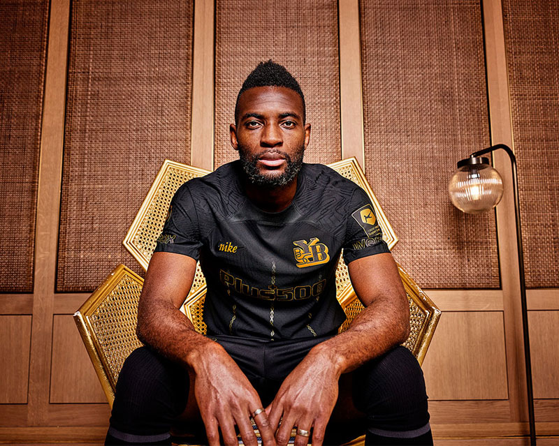 高級感がヤバい！名門ヤング・ボーイズ、漆黒の「125周年記念ユニフォーム」を発表｜写真6