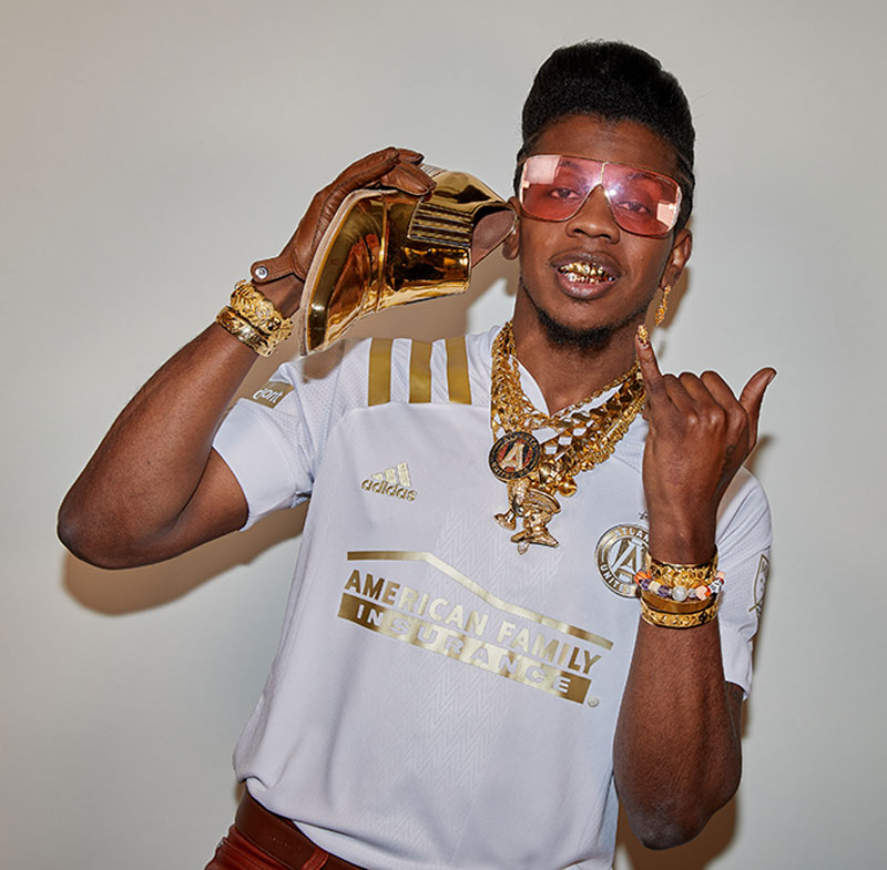 アトランタが2020新ユニフォーム発表！モデルは「有名金ぴかラッパー」｜写真6