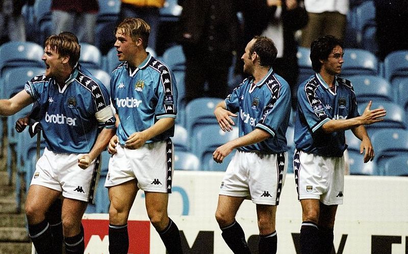 日本企業も！スポンサーロゴが「最高」だったユニ、TOP10｜写真9