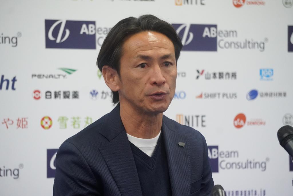 J1昇格PO進出を決めたモンテディオ山形！攻めればゴラッソ、守れば完封のDF安部崇士が千葉との決戦を4-0快勝へと導く｜写真3