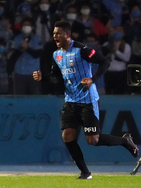 川崎フロンターレの“壁”！ジェジエウに聞く「手ごわかった」3人の選手と中村憲剛への想い｜写真3