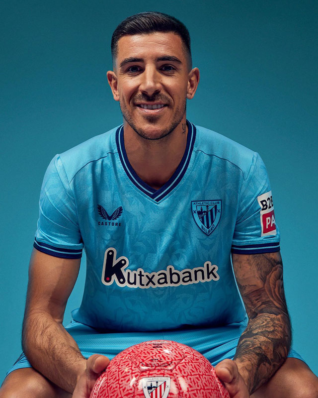 アスレティック・ビルバオ、蒼きユニフォームに「孤高のライオン」をデザイン　その理由は“大聖堂”にある｜写真6