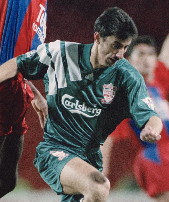 赤は除外！遠藤移籍のリヴァプール、名門の歴史を彩る「6色のユニフォーム」｜写真11