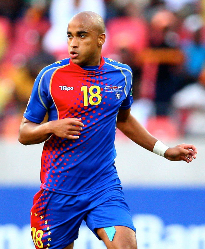 日本と同じ！「島国の代表チーム」ユニフォーム10選｜写真8