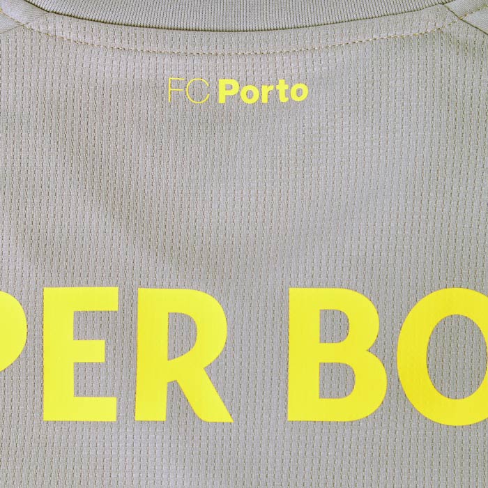 ポルト、2018-19新ユニフォームを発表！幅広ストライプが戻ってきた｜写真7