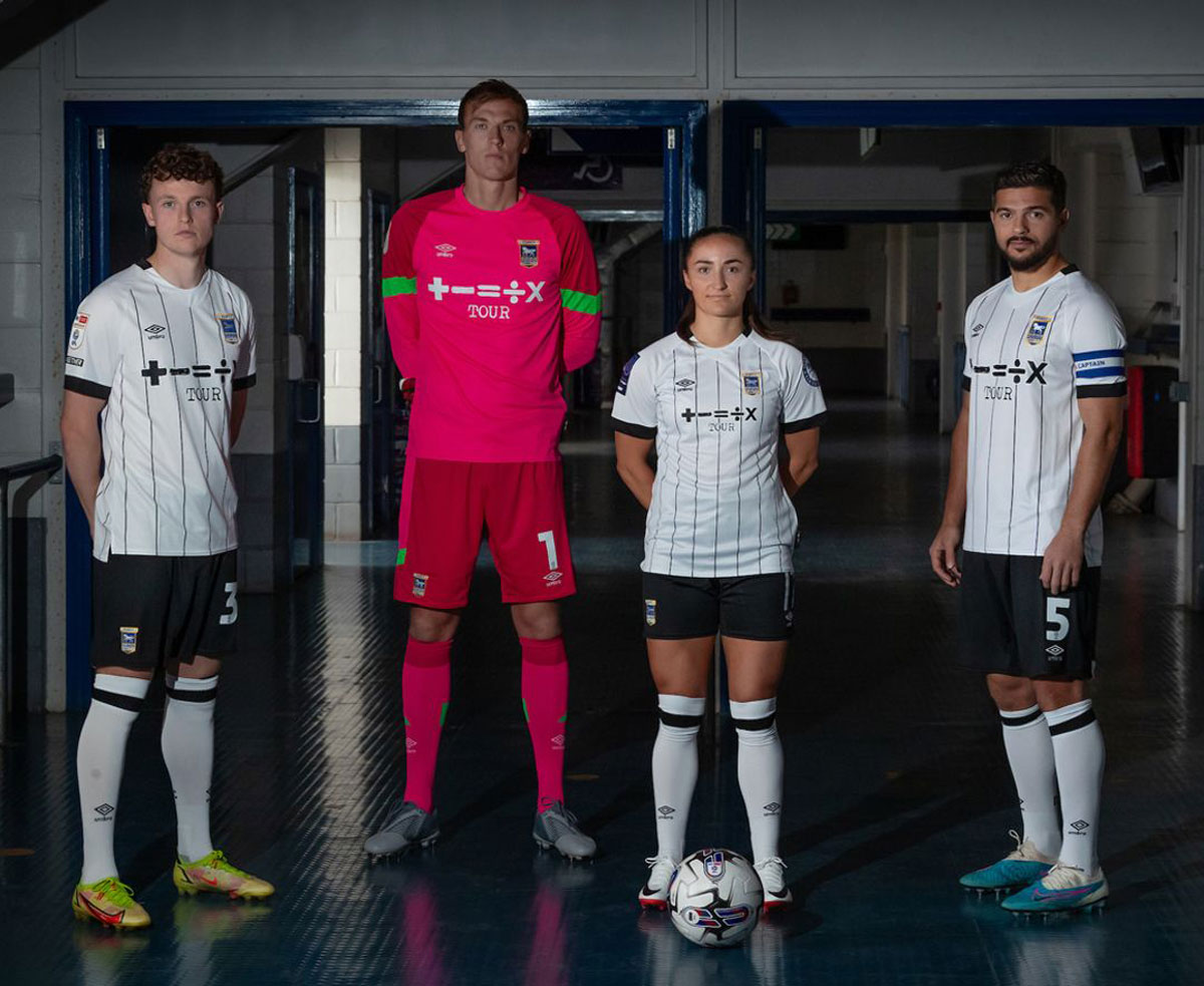 絶好調イプスウィッチにレトロな新ユニ登場！胸ロゴ「エド・シーラン」は東京ドームほかで来日公演決定｜写真7