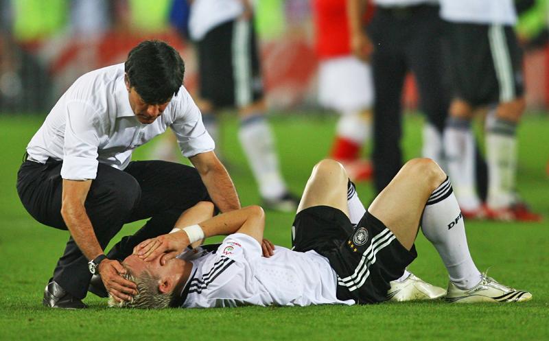 痛恨の銀メダル…ドイツ代表、EURO2008「ホームユニフォーム」｜写真4