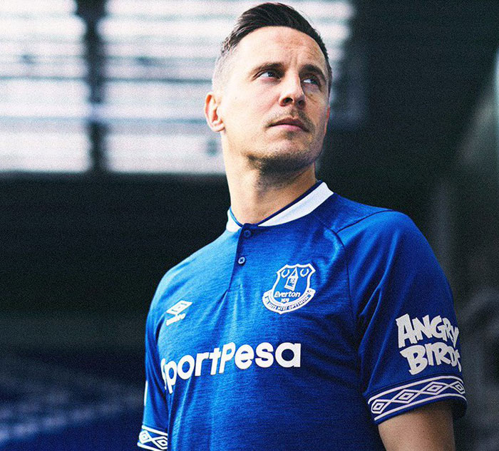 エヴァートン、クラシックな雰囲気の2018-19新ユニフォームを発表！｜写真8