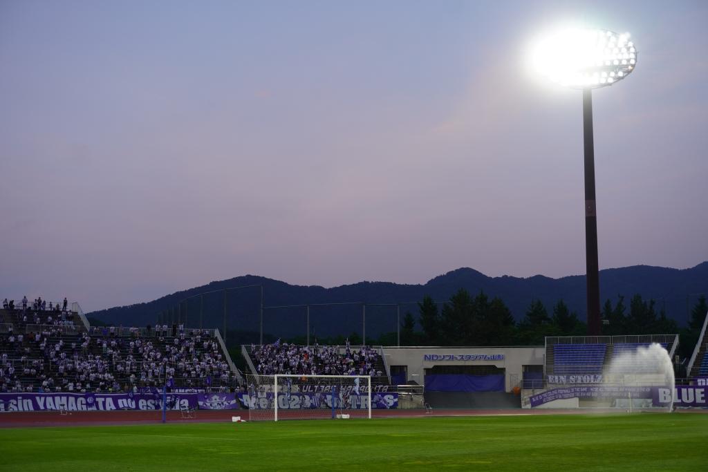 Jリーグも絶賛する山と調和したNDソフトスタジアム山形！奥羽山脈を一望できる絶景写真を厳選公開｜写真5