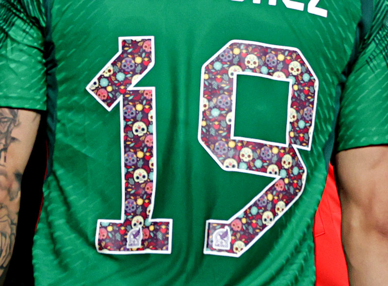 メキシコ代表ユニに「ドクロ背番号」現る！実はとても意味深い大切なデザインだった｜写真3