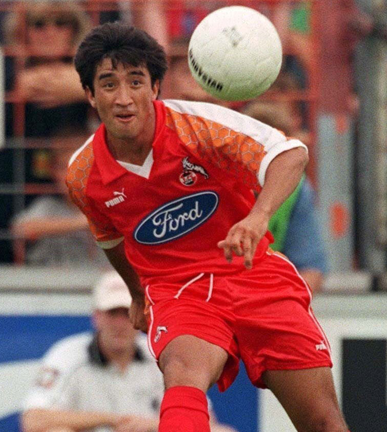 思わず絶句！ブンデスリーガ、90年代「ちょっと酷かったユニフォーム」10選｜写真4