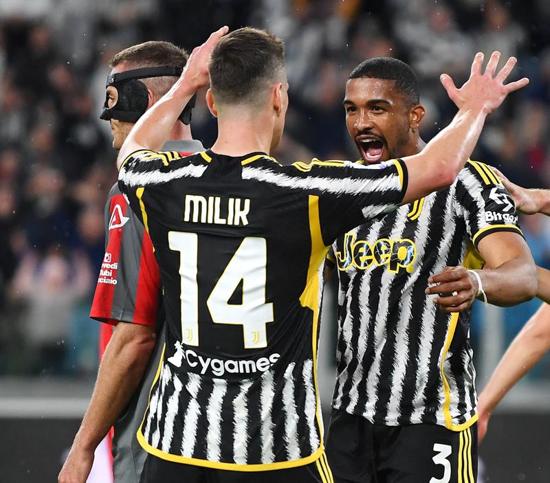 ユヴェントス、話題の“新ユニ”がデビュー！胸ロゴの「視認性」には問題あり？｜写真5