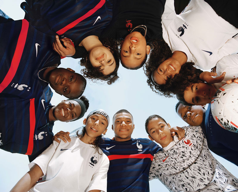 フランス代表、EURO2020に向けた新ユニフォーム発表！胸には「98年の象徴」｜写真7