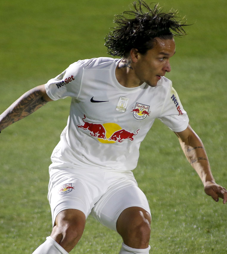 全部同じ！雄牛のマーク「レッドブルのユニフォーム」5チームを見る｜写真3