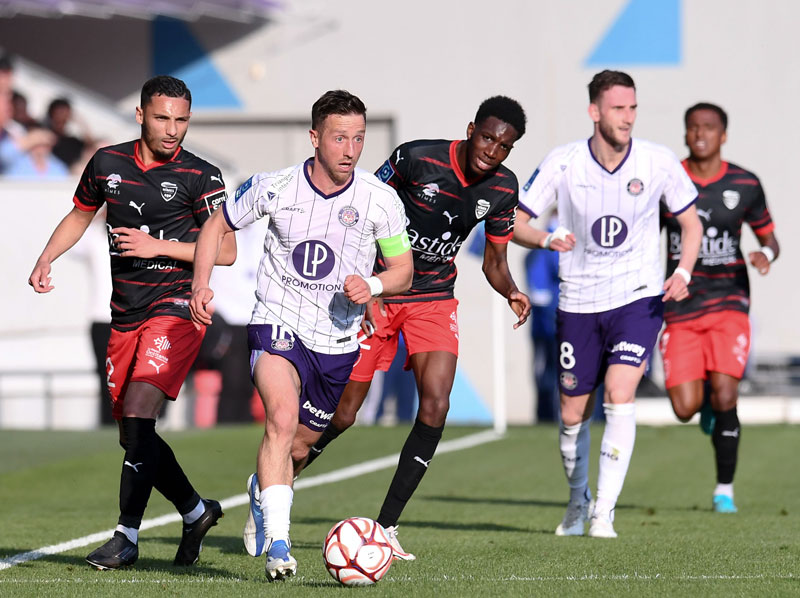 トゥールーズ、2022-23新ユニフォーム発表！オナイウ阿道が“新ユニ初得点者”｜写真4